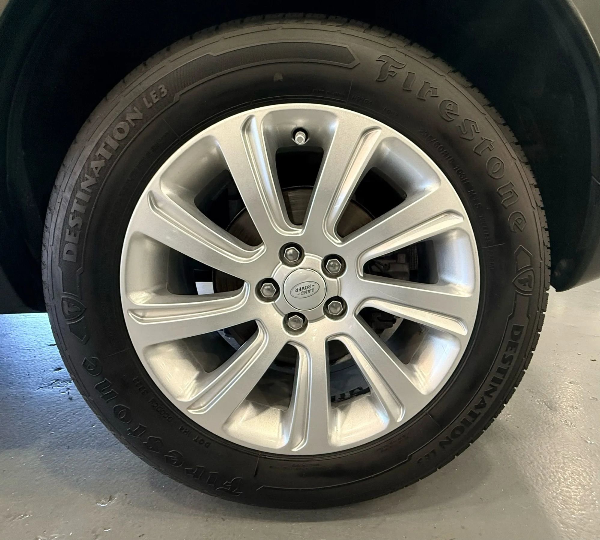 Used 2017 Land Rover Discovery Sport SE image 37