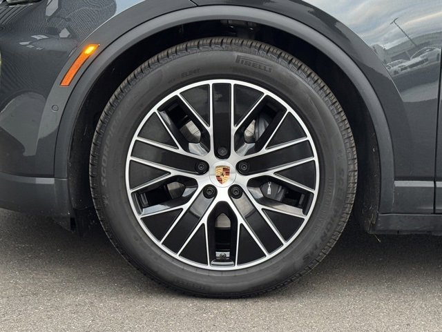 Certified 2025 Porsche Macan 4 Electric image 11