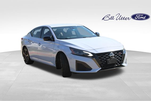 Used 2023 Nissan Altima 2.5 SR FWD image 3