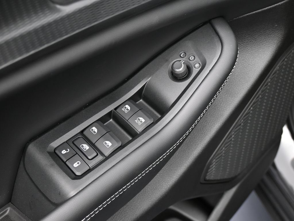 New 2025 Jeep Grand Cherokee Altitude AWD/4WD image 17