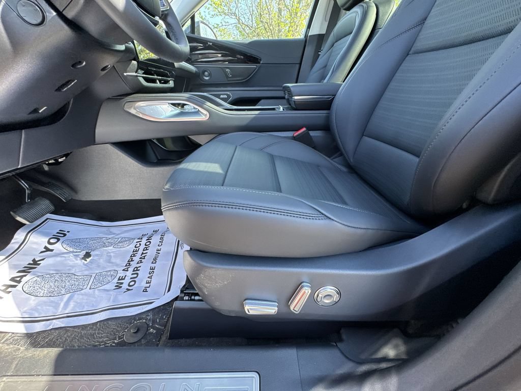 New 2026 Lincoln Nautilus Reserve w/ Jet Appearance Package AWD/4WD image 12