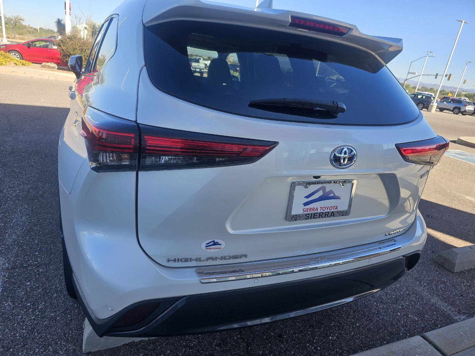 Used 2023 Toyota Highlander Limited image 10