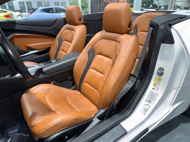 Used 2021 Chevrolet Camaro LT RWD image 4