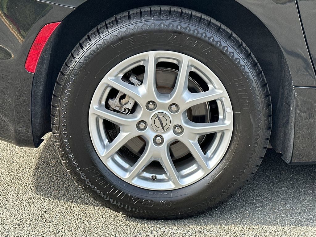 Used 2023 Chrysler Pacifica Touring-L image 8