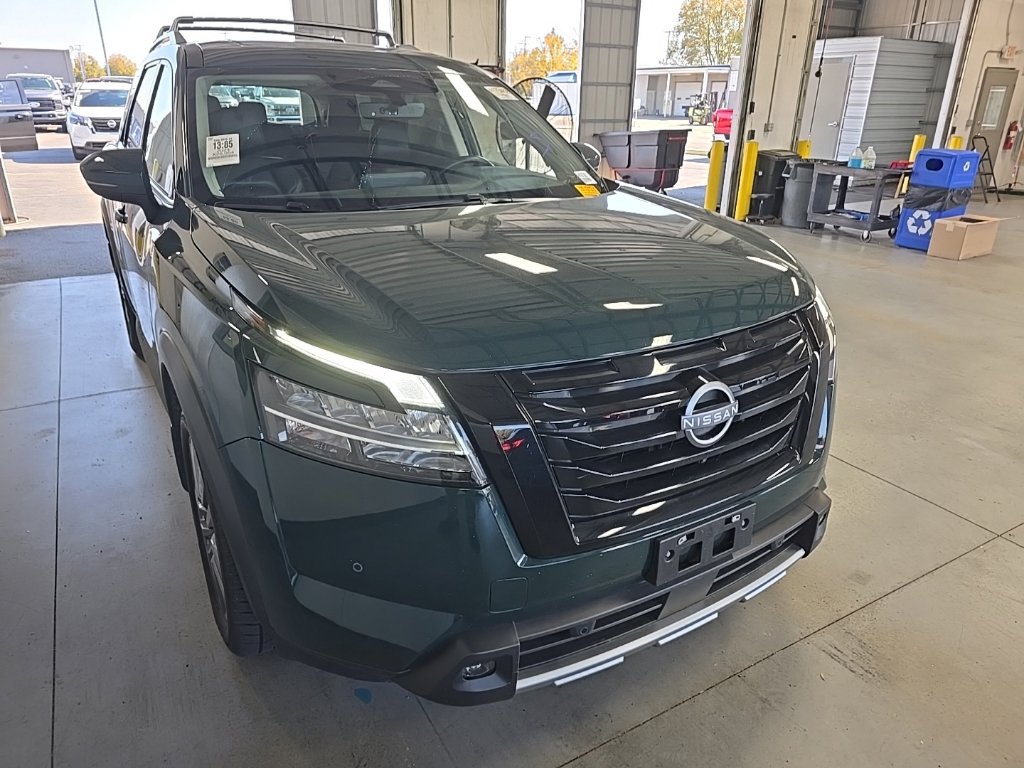 Used 2024 Nissan Pathfinder SL w/ SL Premium Package
