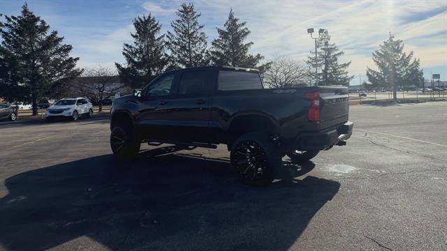Used 2024 Chevrolet Silverado 1500 RST w/ Redline Edition AWD/4WD image 2