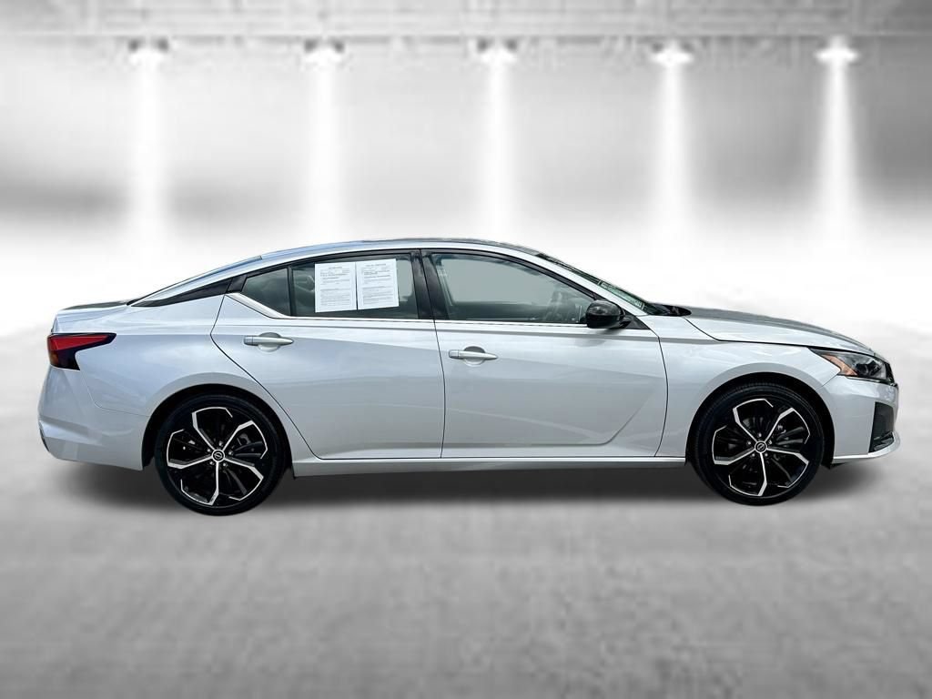 Certified 2025 Nissan Altima 2.5 SR FWD image 5