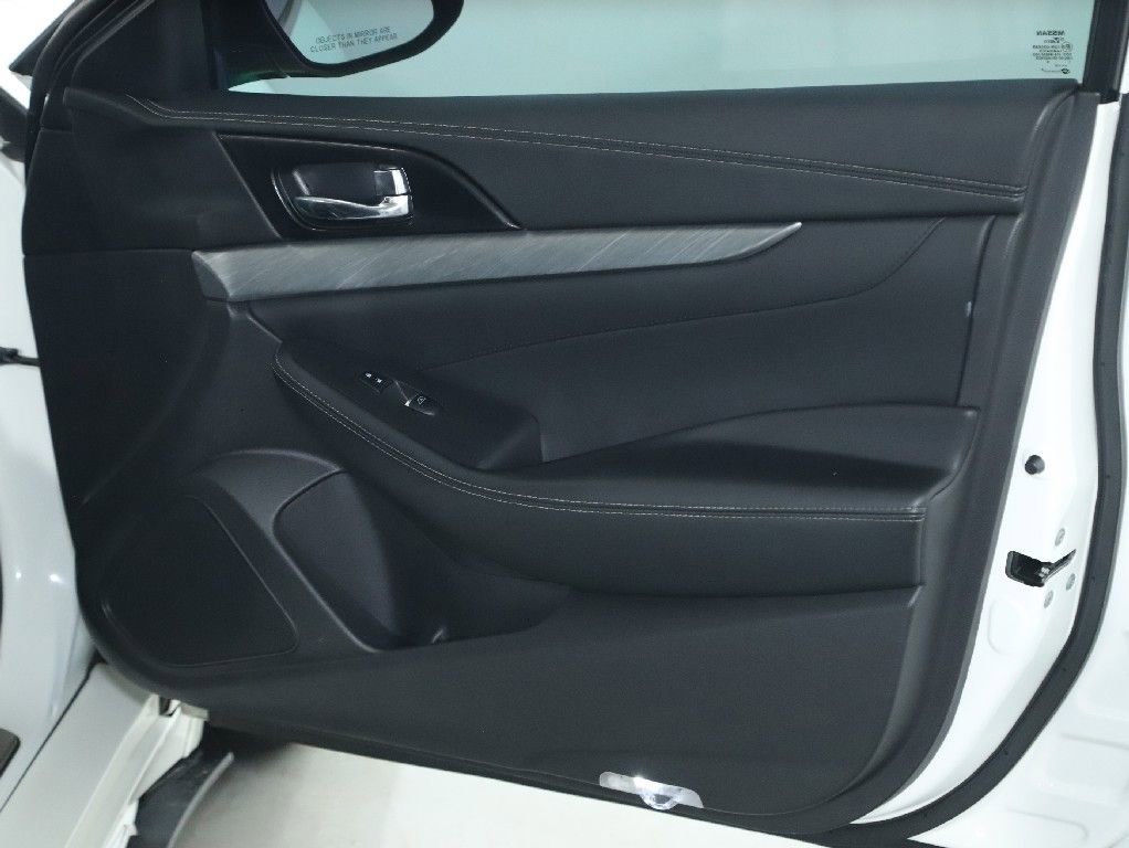 Used 2017 Nissan Maxima 3.5 SV w/ Interior Lighting Package image 31