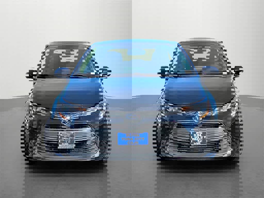 Used 2023 Toyota Corolla LE image 2