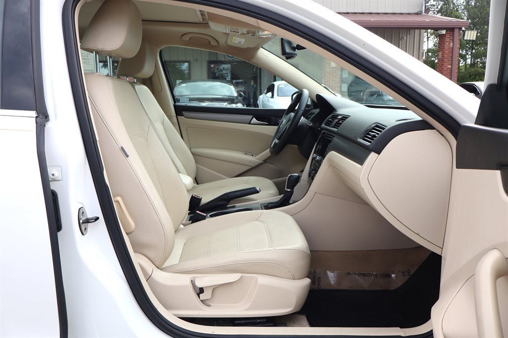 Used 2014 Volkswagen Passat TDI SE FWD image 17