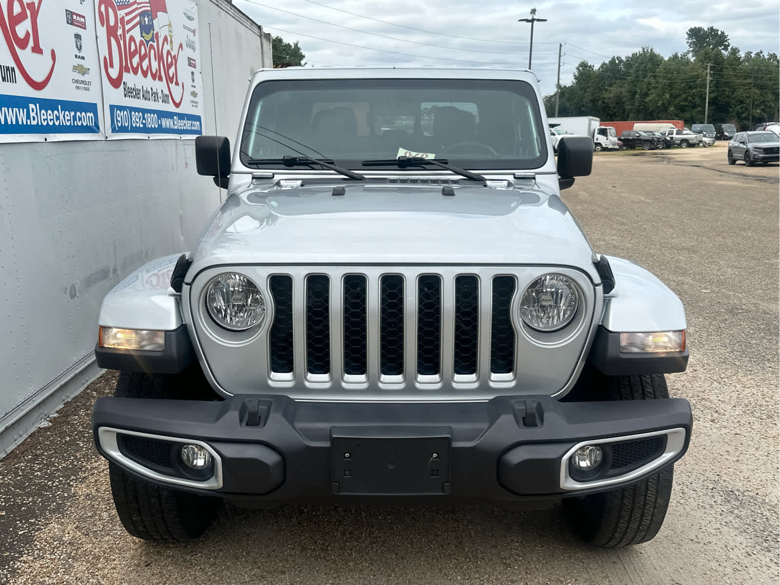 Used 2023 Jeep Gladiator Overland AWD/4WD image 5