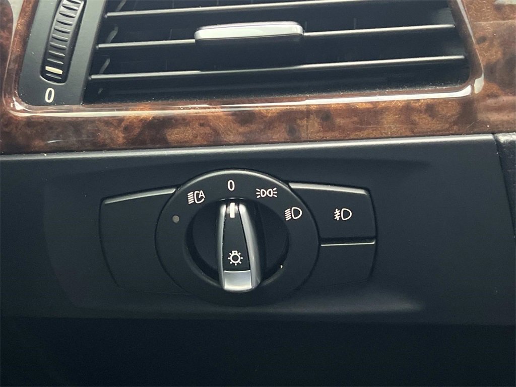 Used 2010 BMW 335i xDrive Sedan image 23