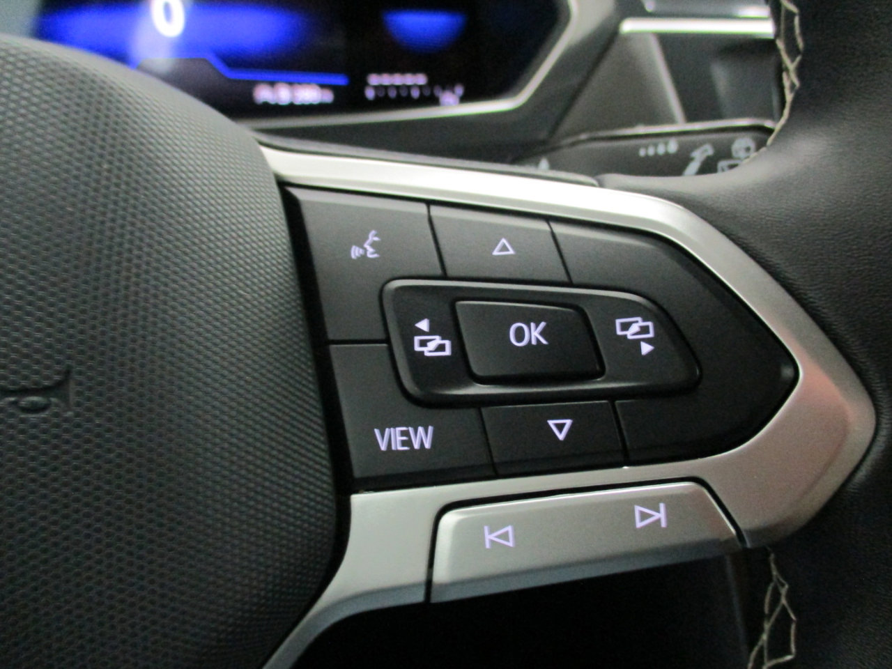 Used 2024 Volkswagen Tiguan SE image 24