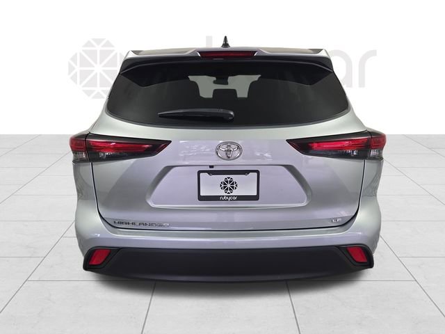 Used 2024 Toyota Highlander LE image 4