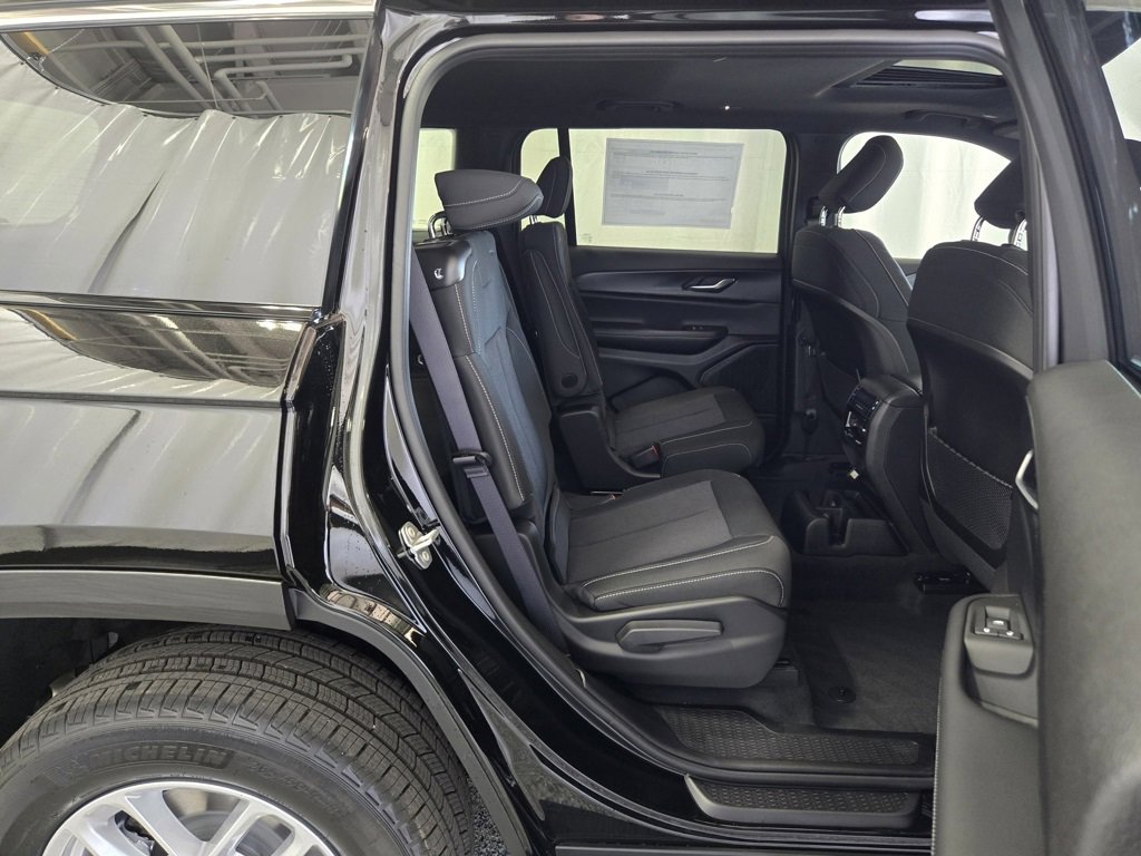 New 2025 Jeep Grand Cherokee L Laredo w/ Luxury Tech Group I image 27