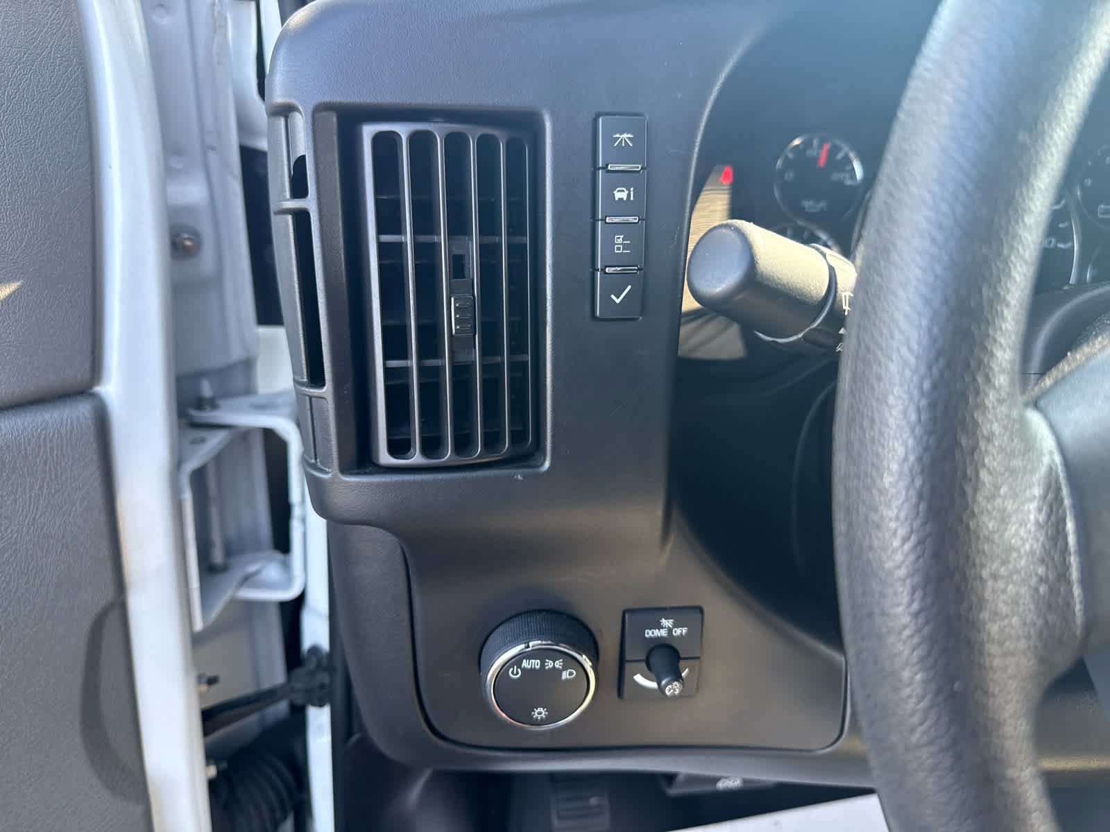 Certified 2024 Chevrolet Express 3500 LT w/ LT Preferred Equipment Group RWD image 13