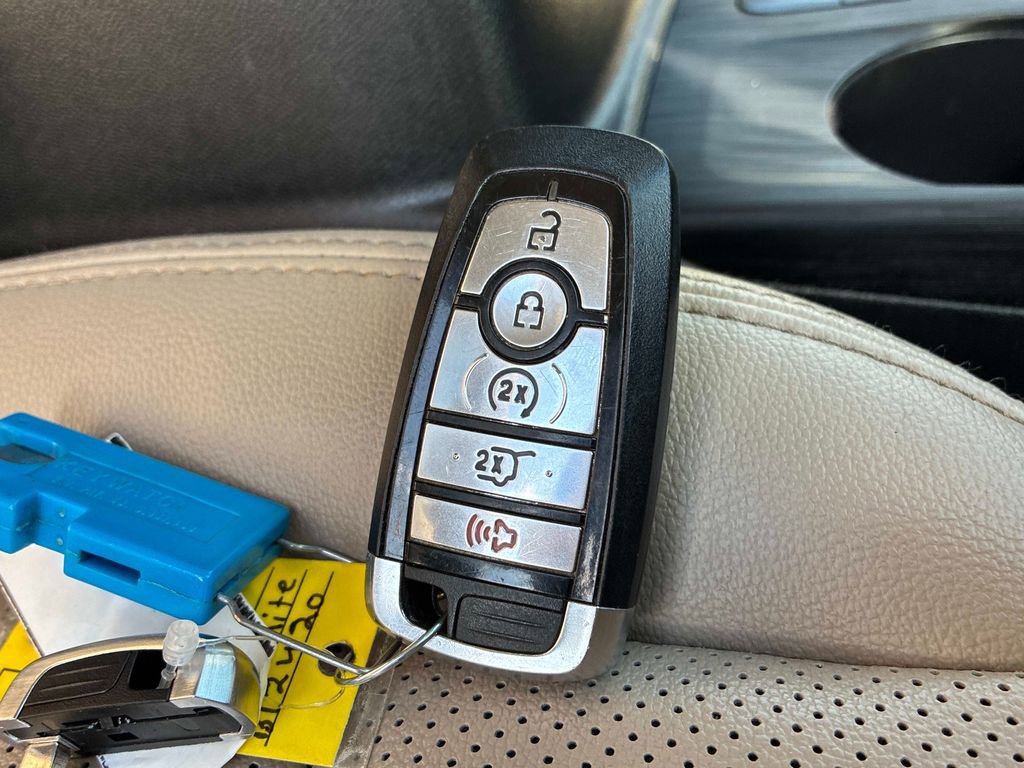 Used 2022 Ford Escape SEL AWD/4WD image 9