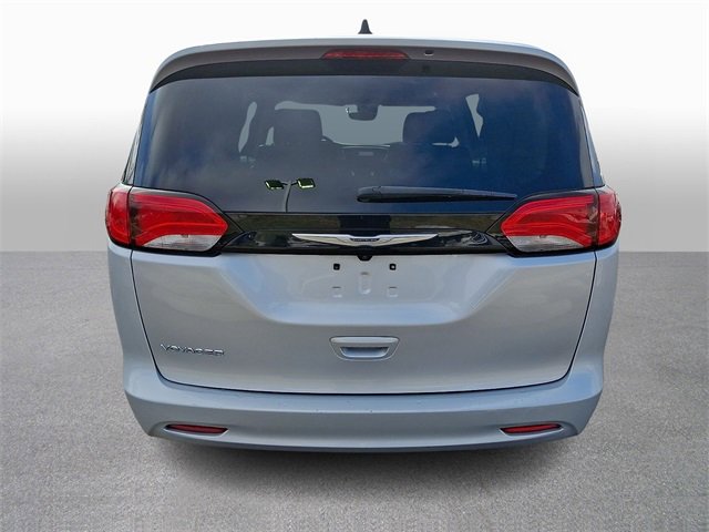 Used 2023 Chrysler Voyager LX image 5