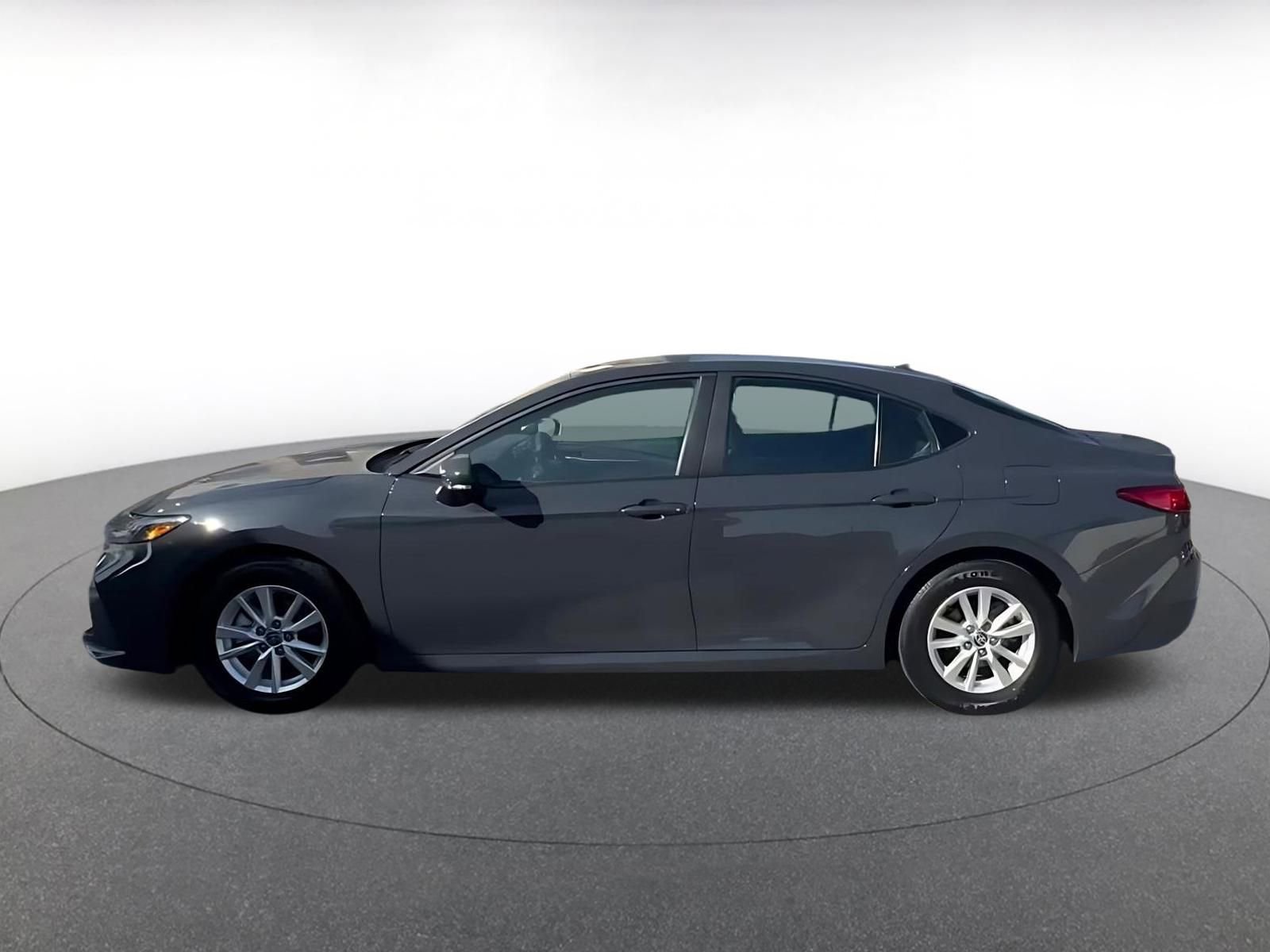 Used 2025 Toyota Camry LE image 9