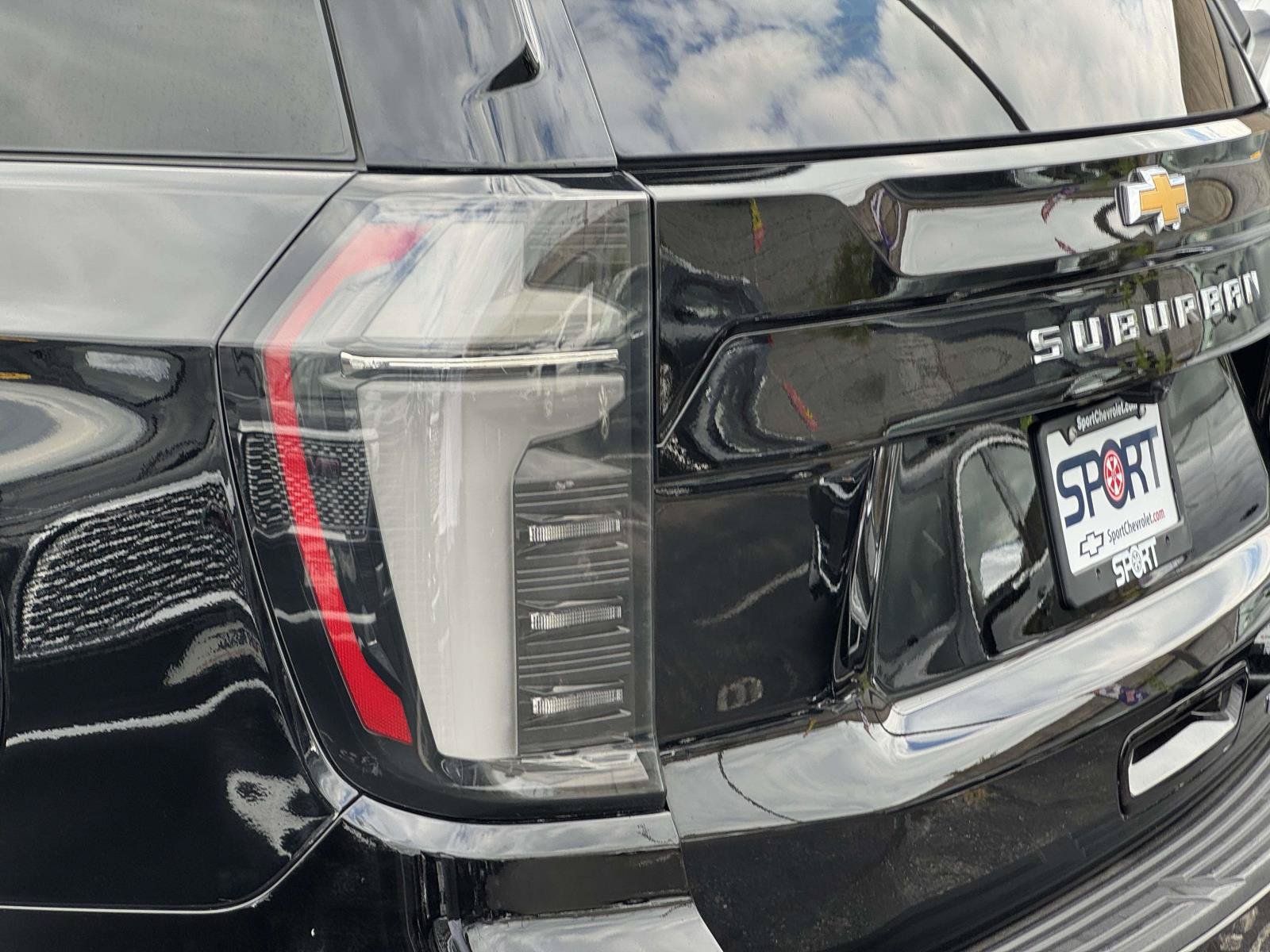 Used 2025 Chevrolet Suburban Premier AWD/4WD image 28