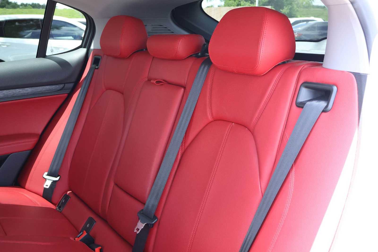 Used 2020 Alfa Romeo Stelvio w/ Nero Edizione RWD image 13