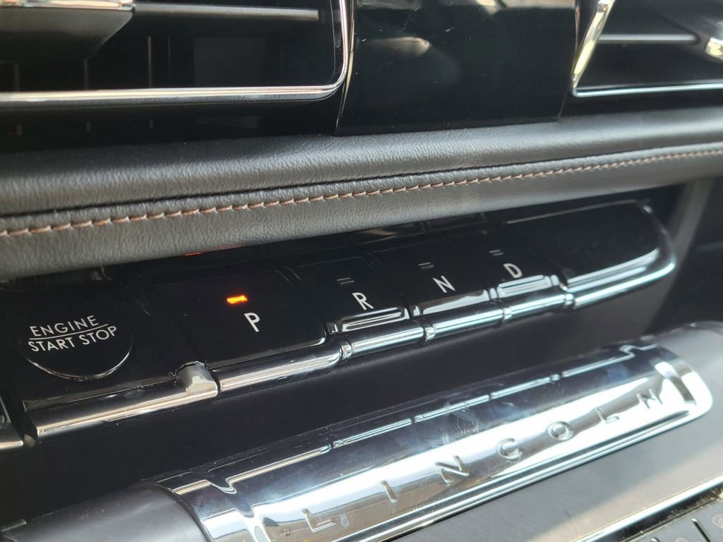 Used 2025 Lincoln Aviator AWD image 23