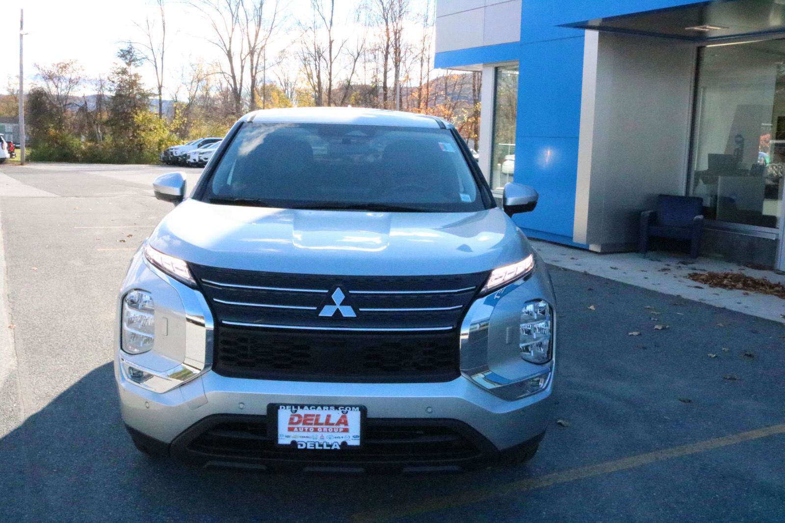 Used 2024 Mitsubishi Outlander SE image 5