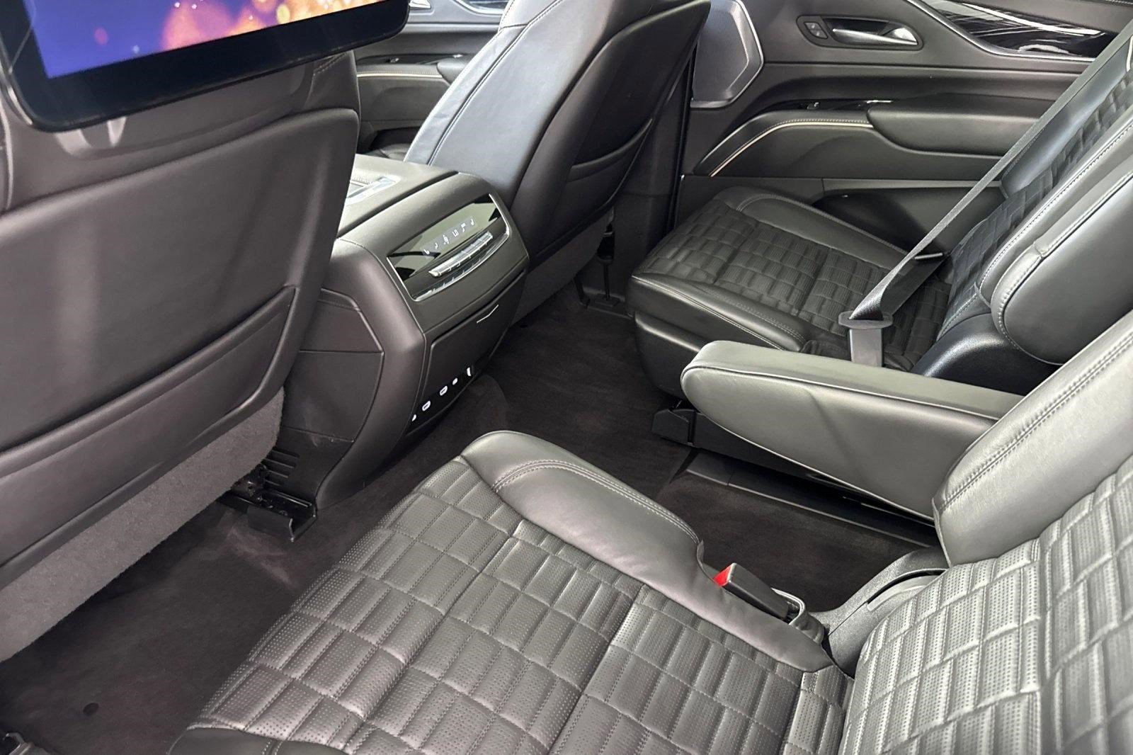 Used 2023 Cadillac Escalade ESV V AWD/4WD image 14