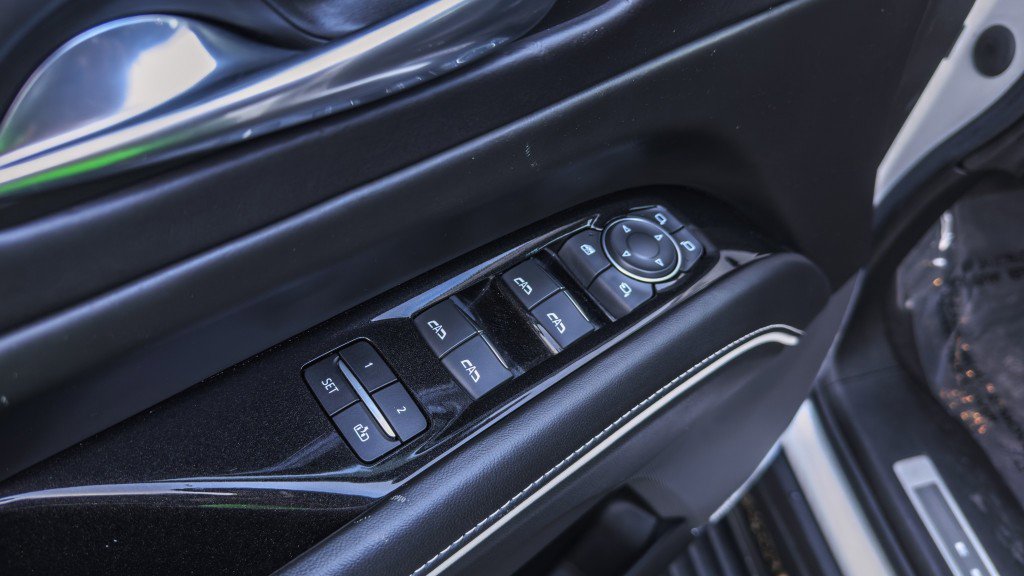 Used 2022 Cadillac Escalade ESV Sport Platinum w/ Heavy-Duty Trailer Package image 38