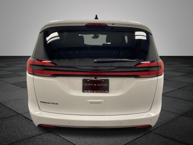 New 2026 Chrysler Pacifica Select image 5