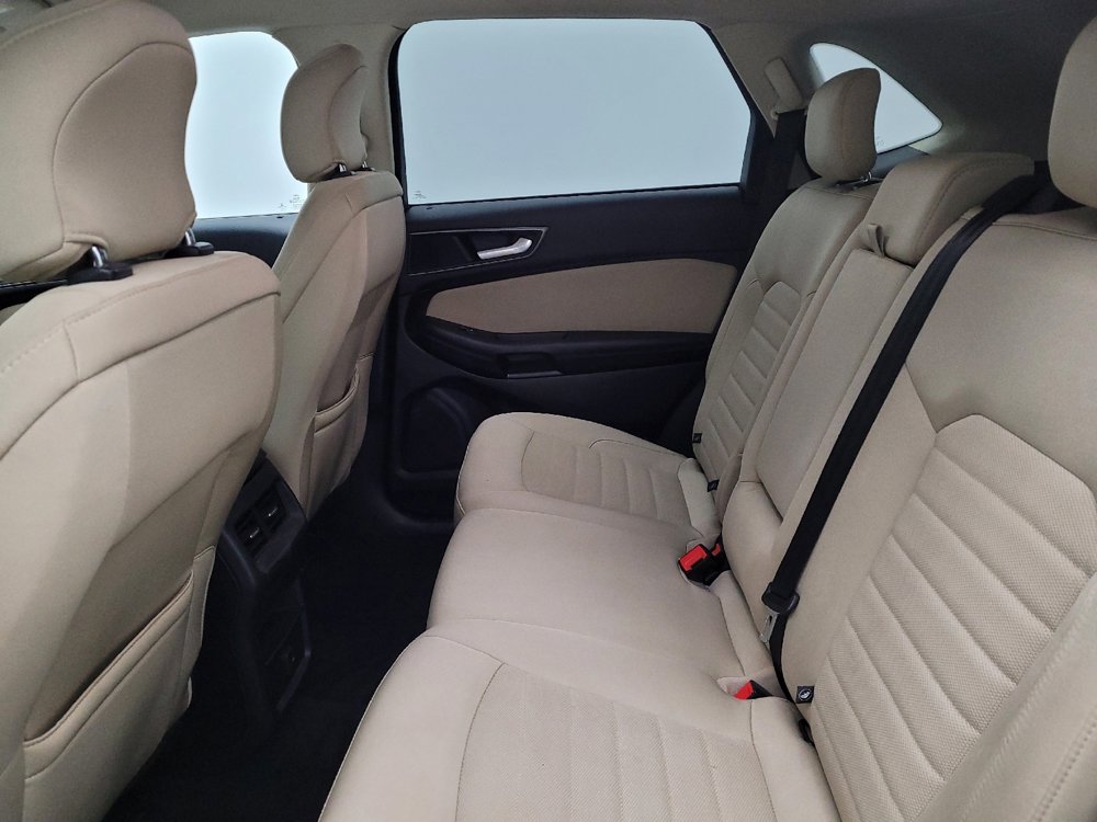 Used 2016 Ford Edge SE image 18