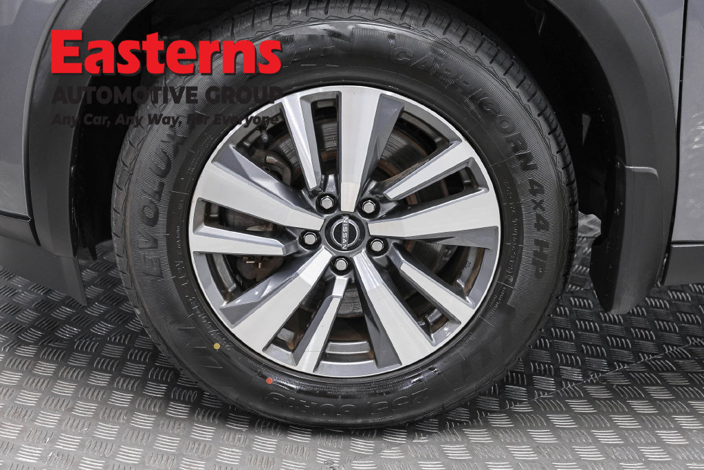 Used 2024 Nissan Pathfinder SL w/ Black Appearance Package AWD/4WD image 35