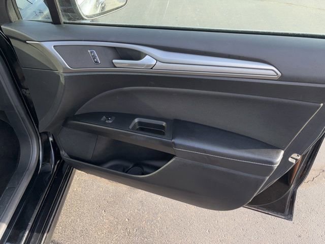 Used 2018 Ford Fusion SE FWD image 6