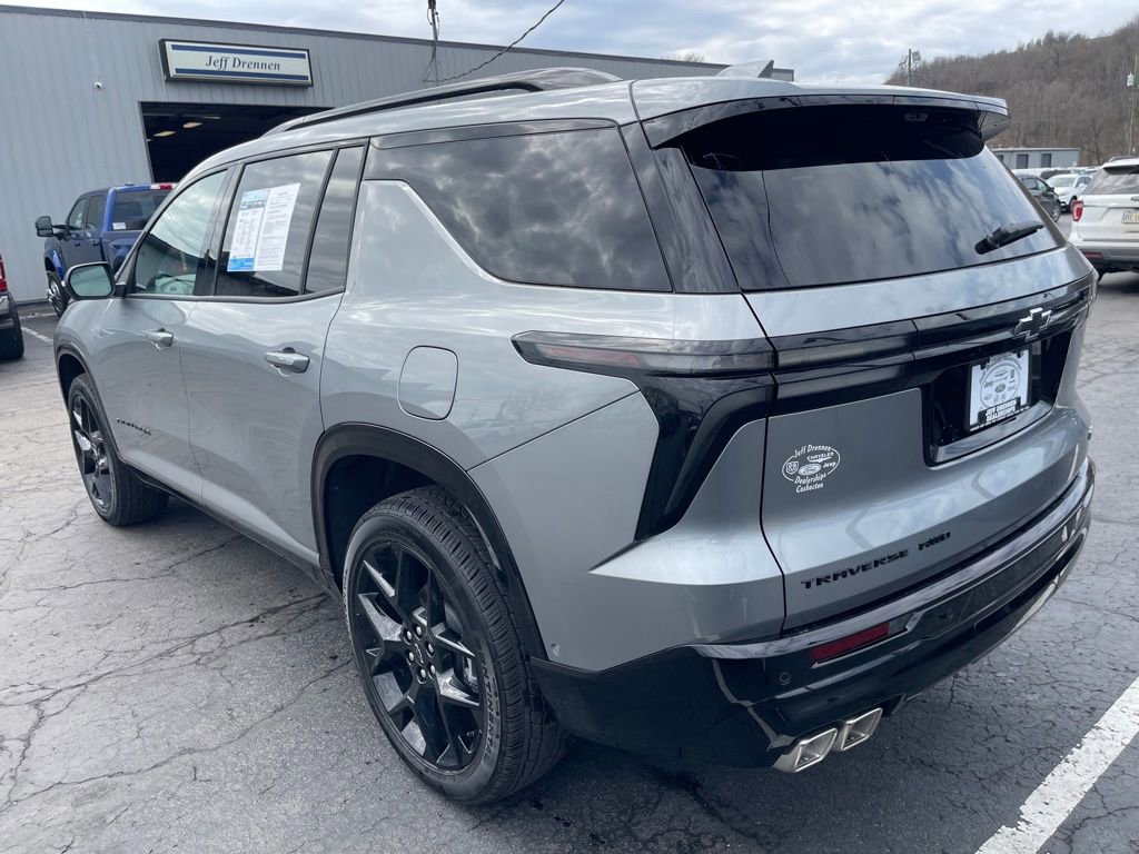 Used 2026 Chevrolet Traverse RS image 4