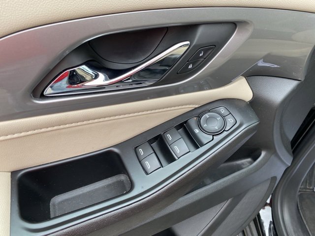 Used 2022 Chevrolet Traverse LS image 21
