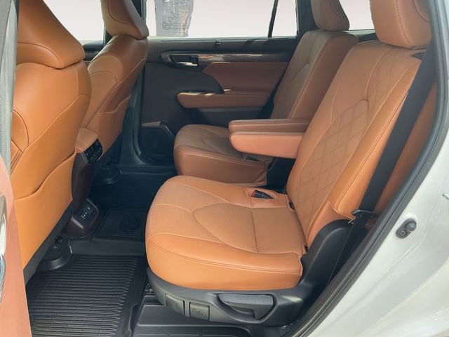 Used 2022 Toyota Highlander Platinum AWD/4WD image 13