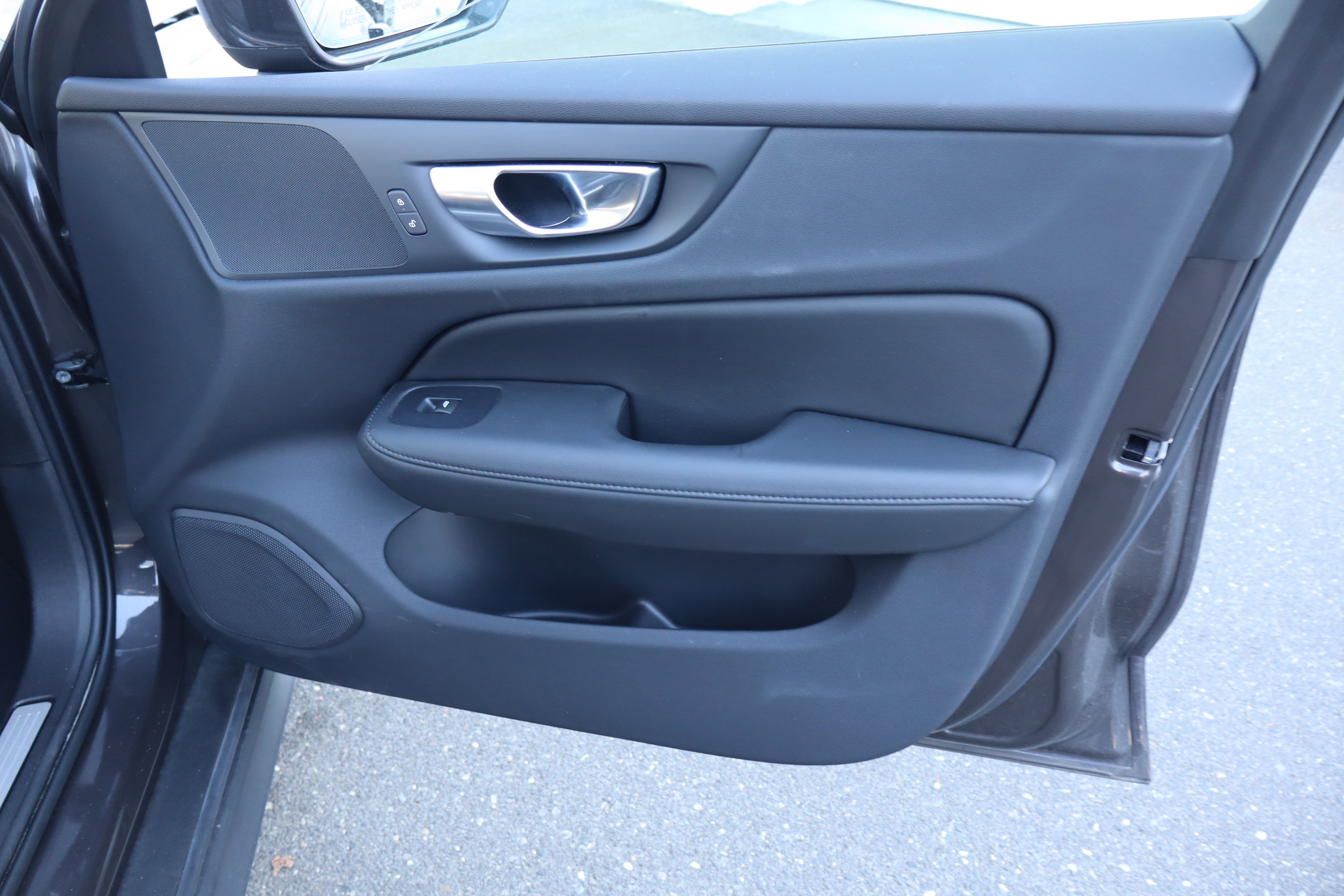 Used 2025 Volvo V60 B5 Cross Country Plus image 35