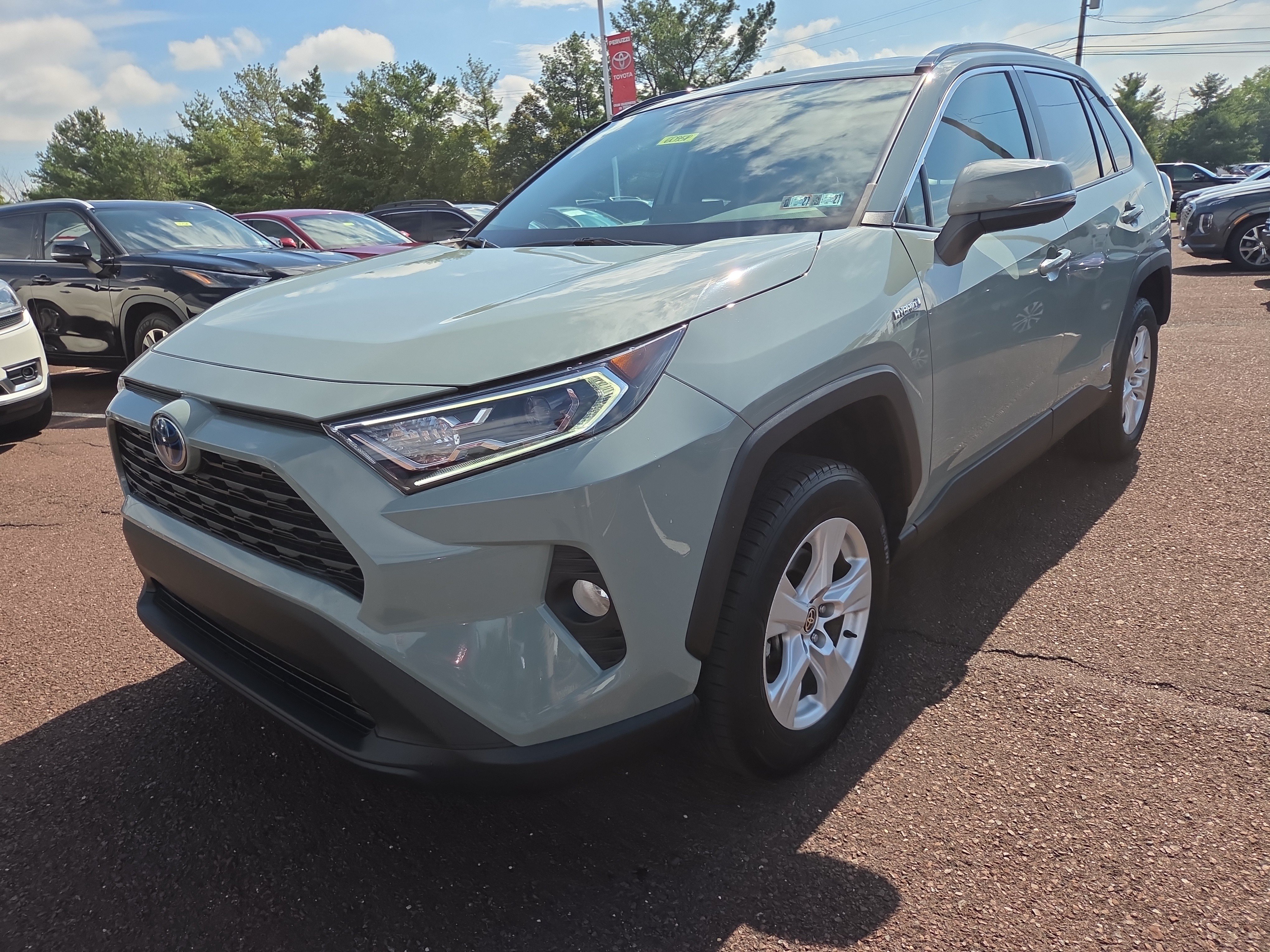 Certified 2021 Toyota RAV4 XLE w/ XLE Grade Weather Package AWD/4WD image 7
