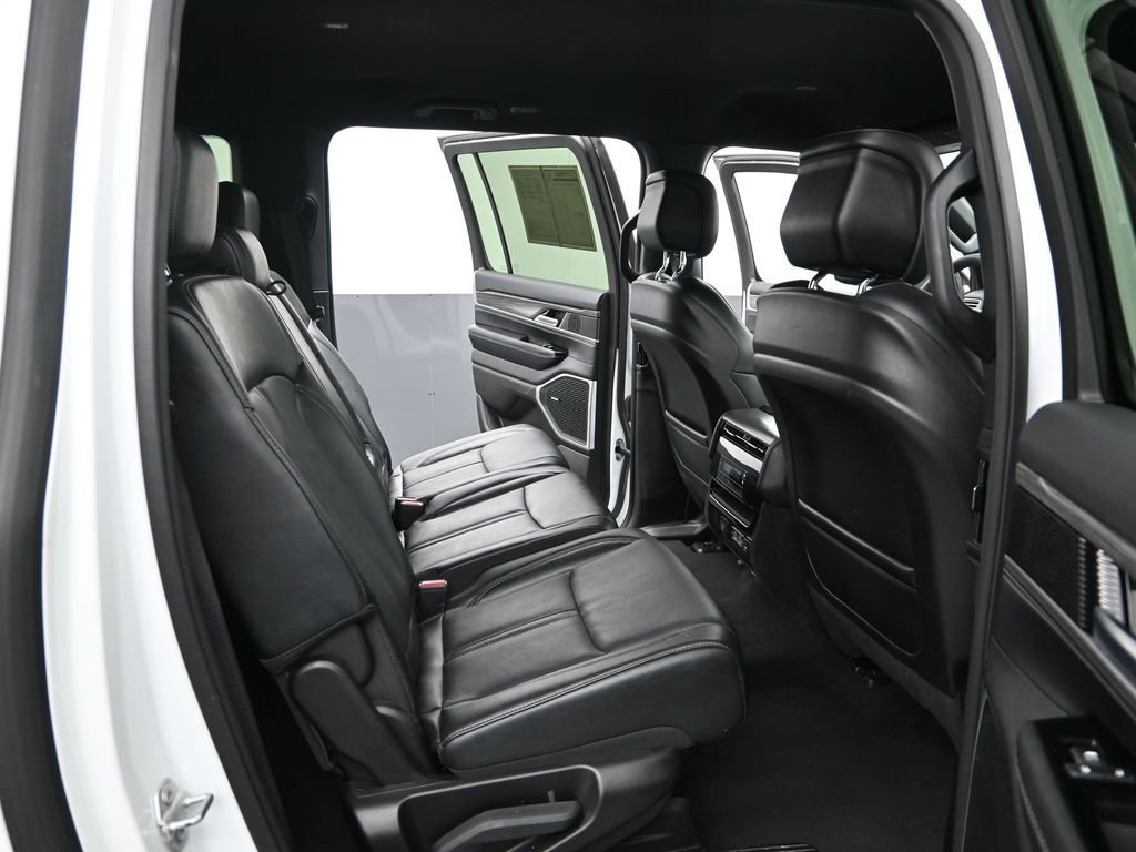 Used 2024 Jeep Wagoneer L Series II w/ Flexible Seating Group image 13