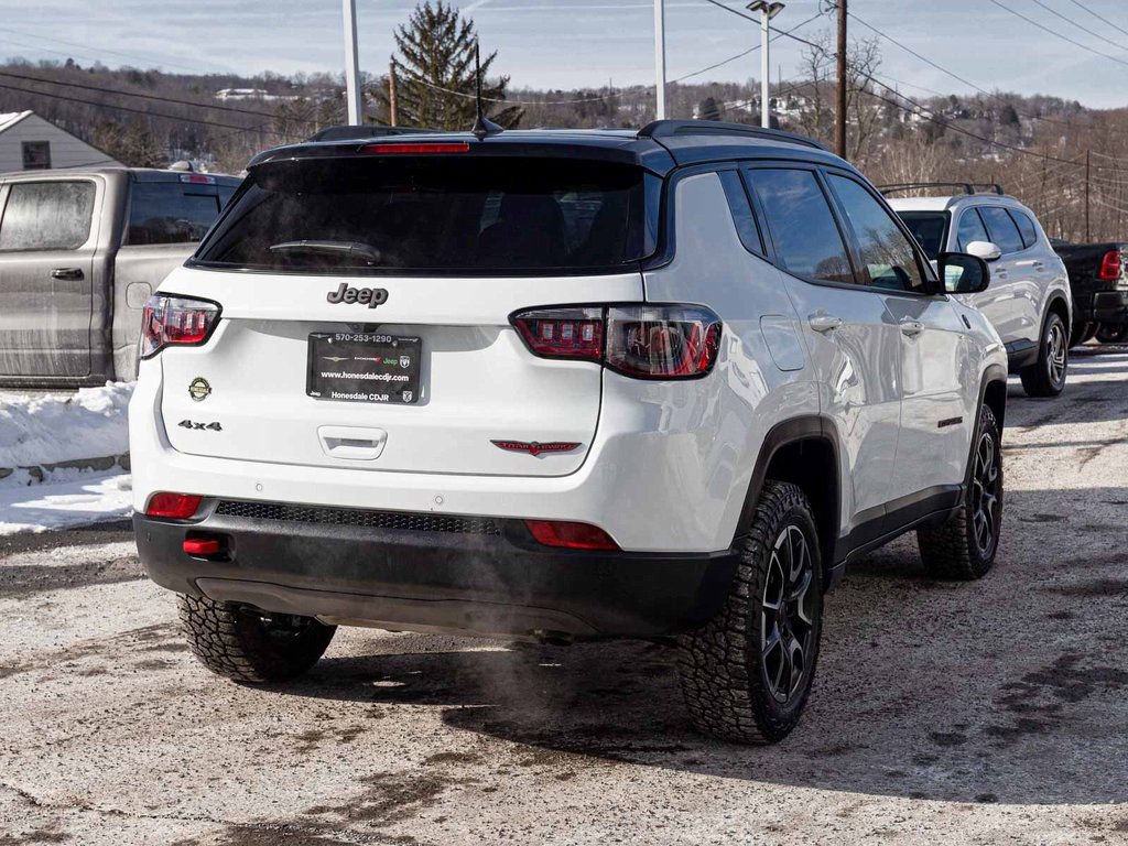 Used 2025 Jeep Compass Trailhawk image 4
