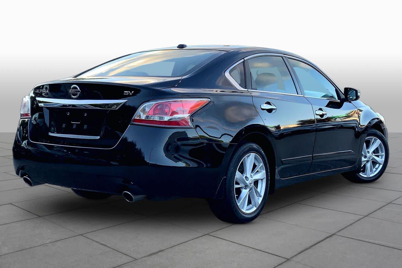 Used 2015 Nissan Altima 2.5 SV w/ Convenience Package FWD image 13
