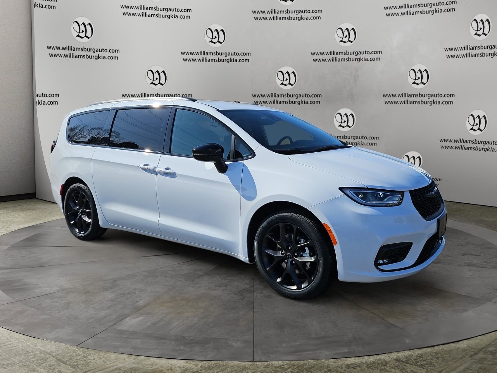 New 2026 Chrysler Pacifica Select w/ S Appearance Package image 7