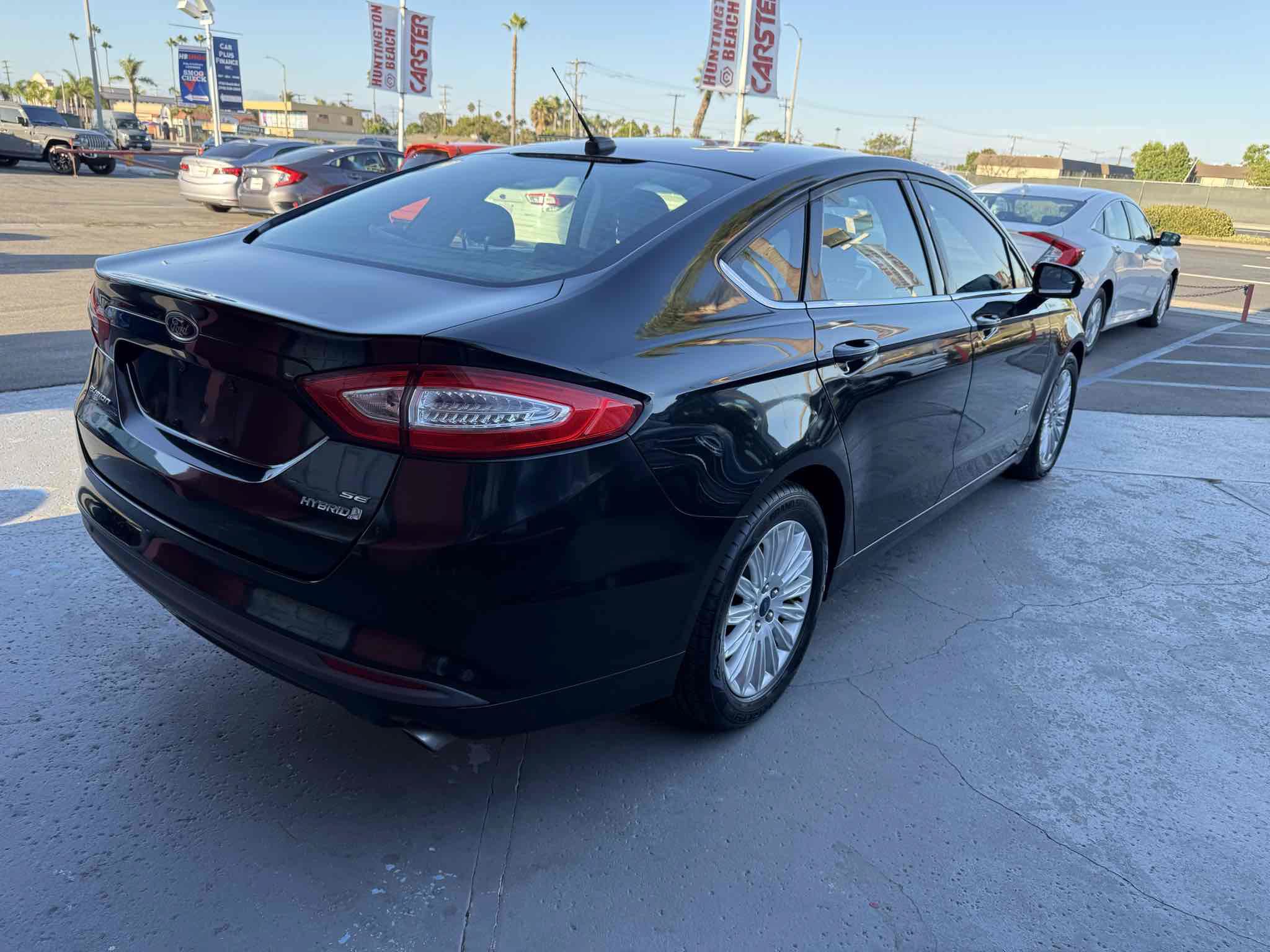 Used 2016 Ford Fusion SE FWD image 24
