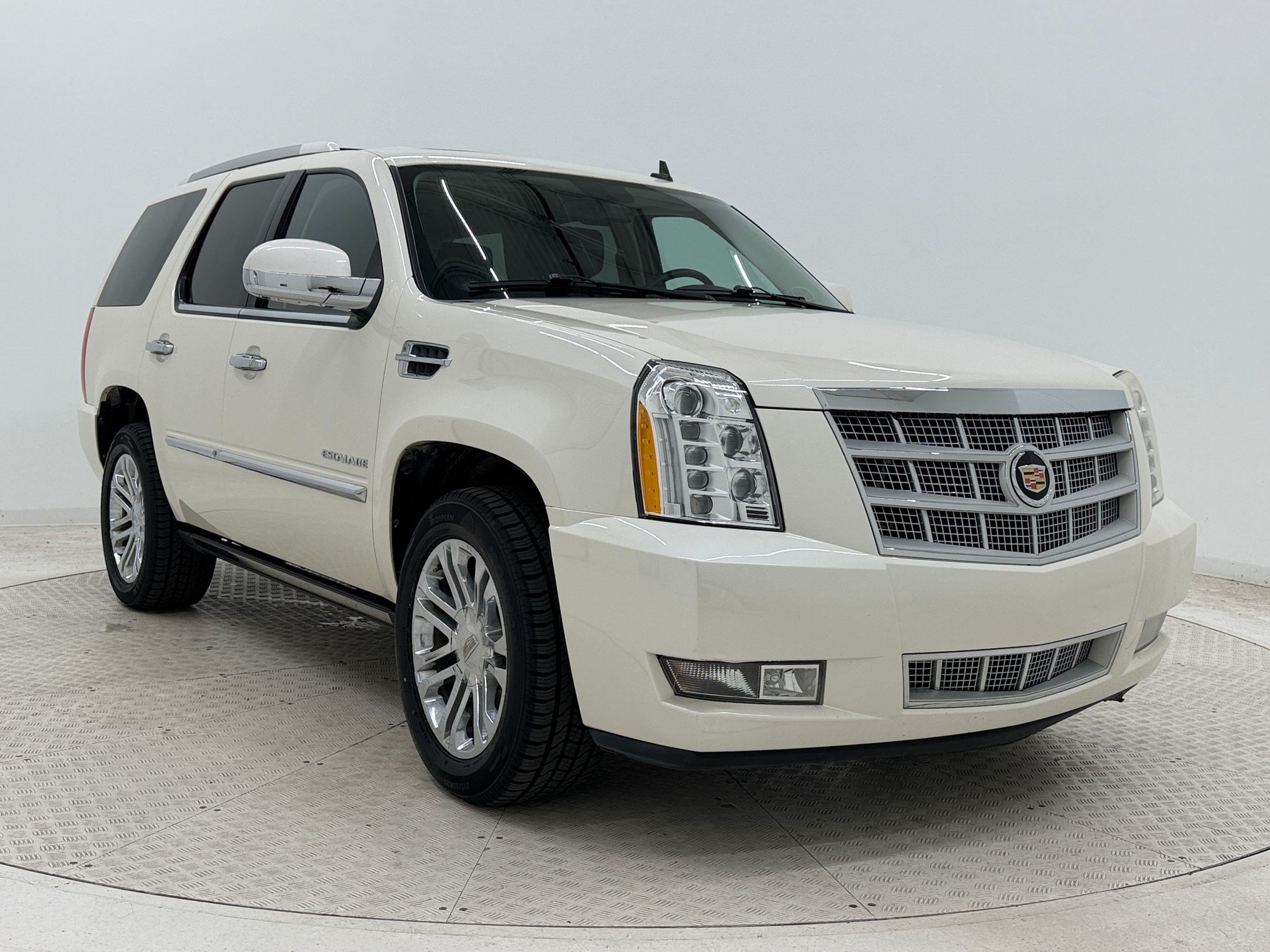 Used 2014 Cadillac Escalade Platinum AWD/4WD image 7