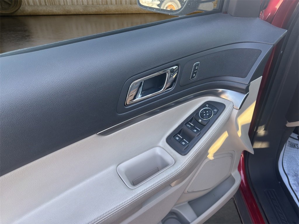 Used 2015 Ford Explorer Base image 18