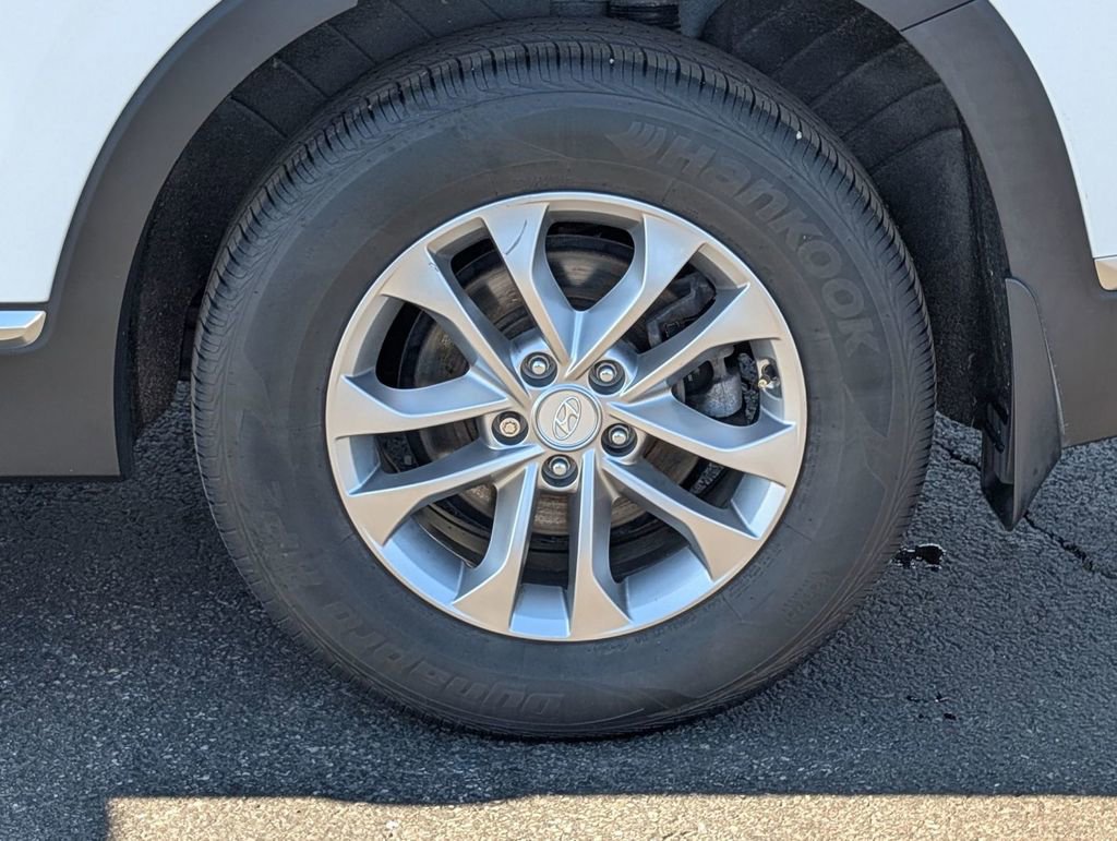 Used 2020 Hyundai Santa Fe SE image 11