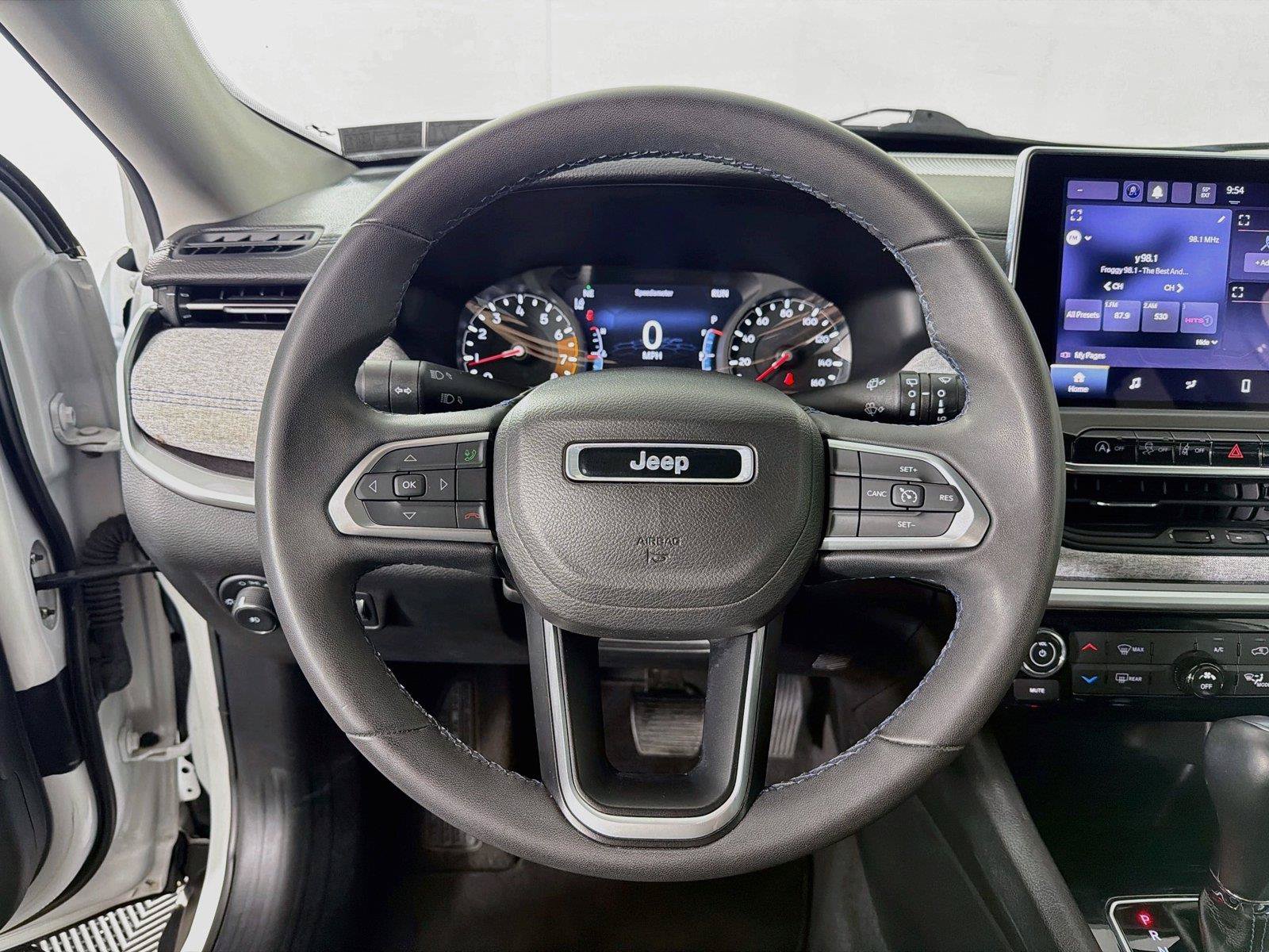 Used 2022 Jeep Compass Latitude AWD/4WD image 3