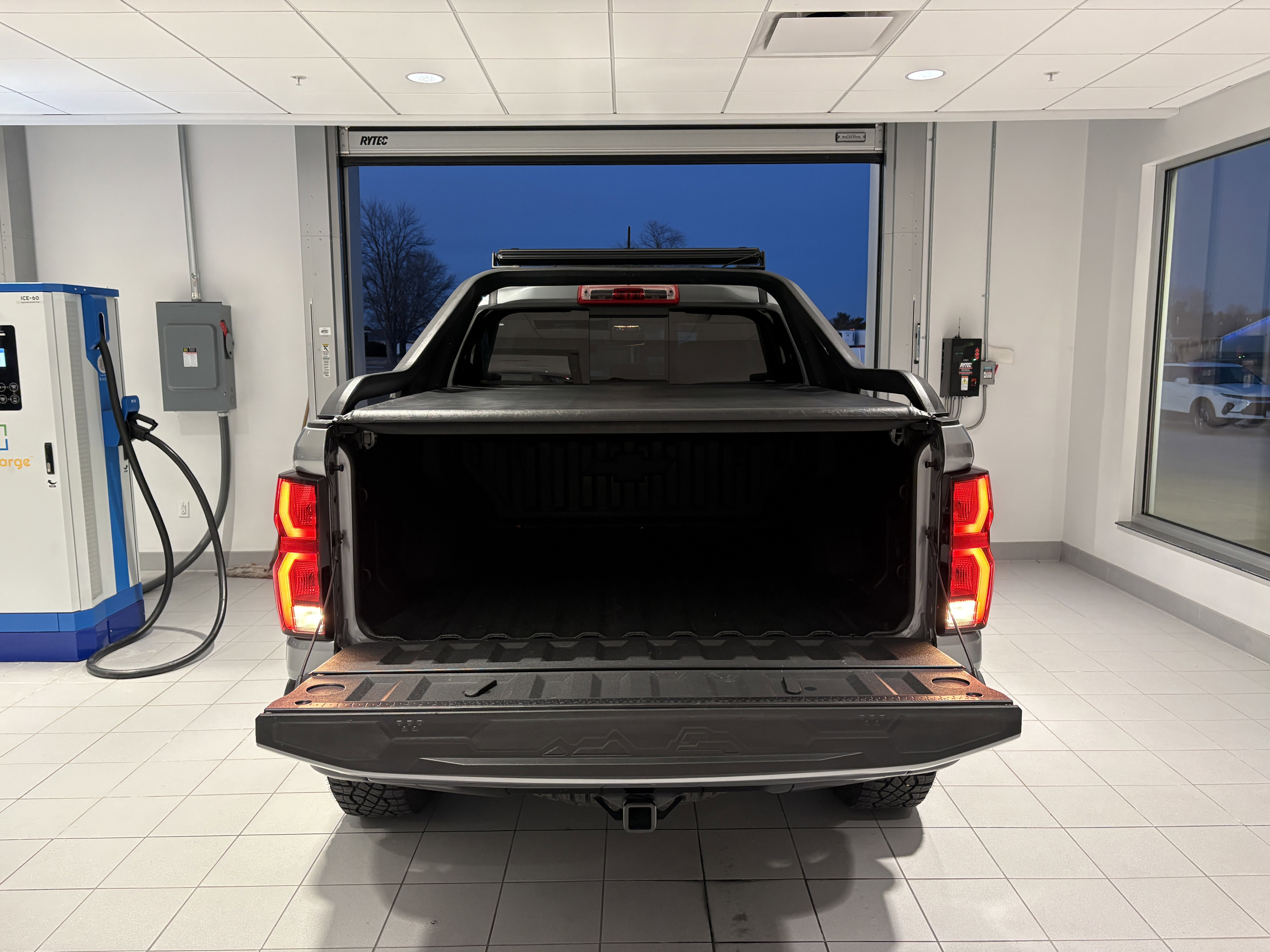 Used 2025 Chevrolet Colorado ZR2 w/ Midnight Edition image 5