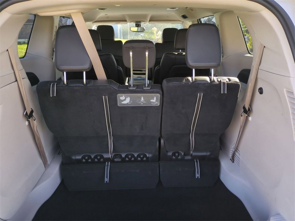 Used 2020 Chrysler Pacifica Touring-L image 19