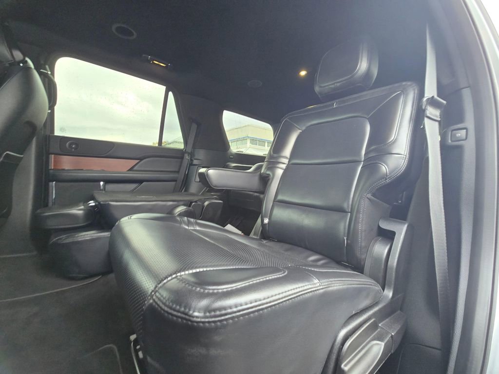 Used 2021 Lincoln Navigator 4WD image 12